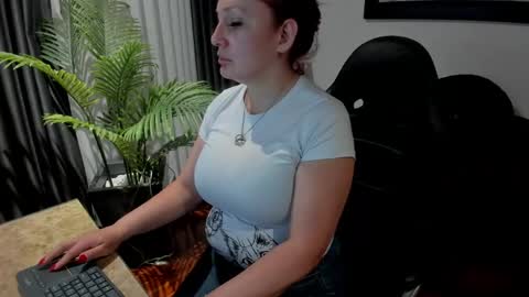 Snapshot of victoriapaker chatting on 2, 5, 2026 victoriapaker online show from 2, 5, 2026