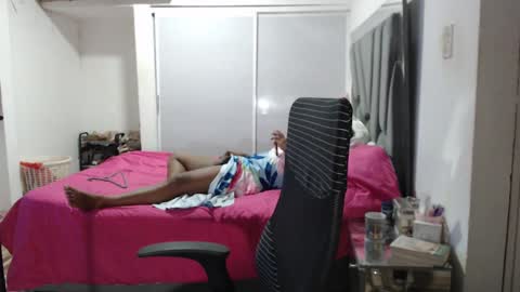 Snapshot of victoriaphillips chatting on 20, 12, 2024 ONLYFANS online show from 20, 12, 2024