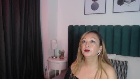 victoriaqueen_fg_ online show from 22, 9, 2025