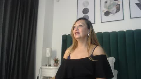 victoriaqueen_fg_ online show from 30, 9, 2025