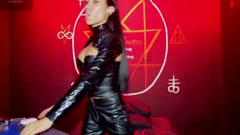 Victoria Vampire online show from 17, 9, 2025