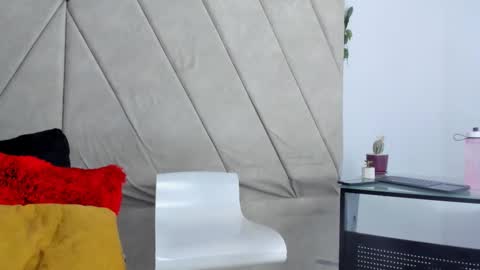 Snapshot of victoriawillss chatting on 6, 11, 2025 ADRIANA online show from 6, 11, 2025