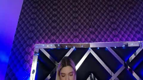 victtoria lee online show from 9, 5, 2026