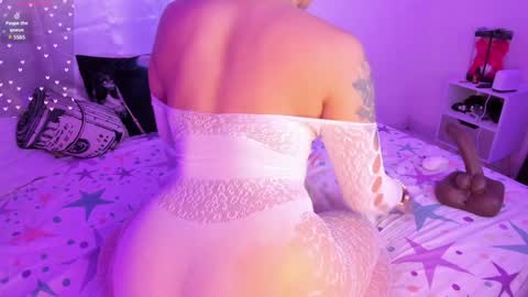 Snapshot of victtoriamoon_1 chatting on 23, 1, 2025 Moon online show from 23, 1, 2025