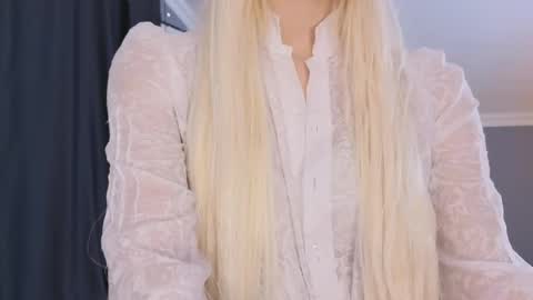 Snapshot of vienna_gones chatting on 24, 4, 2026 Eva online show from 24, 4, 2026