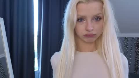 Snapshot of vienna_gones chatting on 13, 5, 2026 Eva online show from 13, 5, 2026