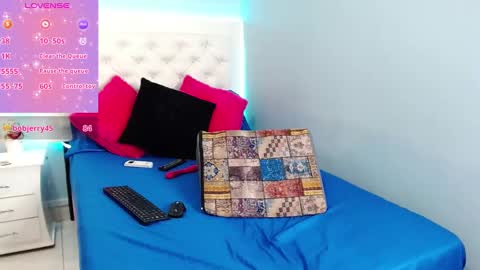 Snapshot of viictoriia3 chatting on 13, 1, 2025 Victoria M online show from 13, 1, 2025