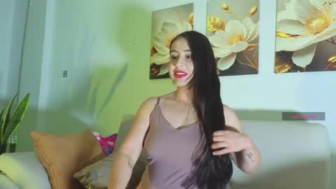 Snapshot of viiolet_collins chatting on 15, 4, 2026 VIOLET online show from 15, 4, 2026
