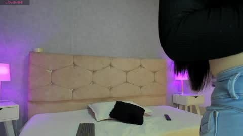 Snapshot of viiolet_collins chatting on 13, 5, 2026 VIOLET online show from 13, 5, 2026