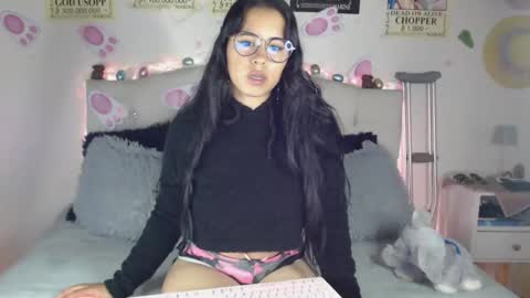 Snapshot of viiolett_06 chatting on 25, 3, 2026 viiolett_06 online show from 25, 3, 2026