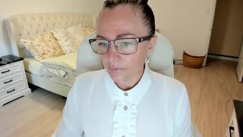 Snapshot of vika7333 chatting on 12, 9, 2025 Ukrainian-woman online show from 12, 9, 2025