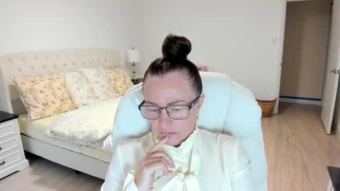 Snapshot of vika7333 chatting on 15, 9, 2025 Ukrainian-woman online show from 15, 9, 2025