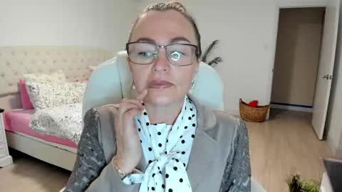 Snapshot of vika7333 chatting on 26, 9, 2025 Ukrainian-woman online show from 26, 9, 2025