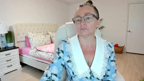 Snapshot of vika7333 chatting on 3, 10, 2025 Ukrainian-woman online show from 3, 10, 2025