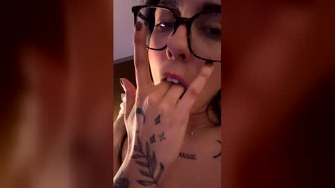 Snapshot of vikiangeletti chatting on 4, 4, 2026 vikiangeletti online show from 4, 4, 2026