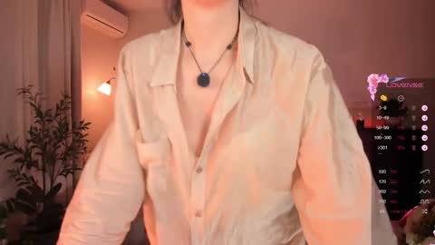 Snapshot of vikibellson chatting on 12, 10, 2025 Viki Bellson online show from 12, 10, 2025