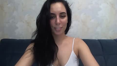 Snapshot of vikipop chatting on 3, 1, 2025 vikipop online show from 3, 1, 2025