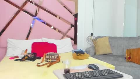 vikiTomson online show from 12, 2, 2025