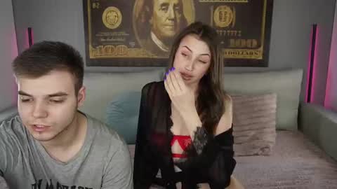 Snapshot of vikki_and_george chatting on 12, 9, 2025 vikki and george online show from 12, 9, 2025