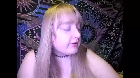 vikkivenus online show from 23, 12, 2025