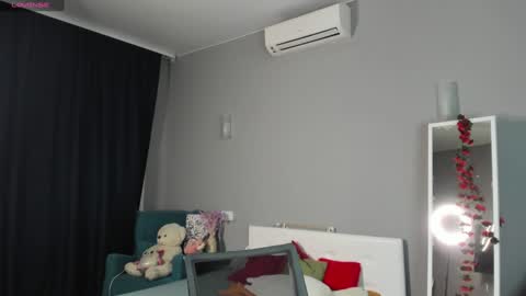 Hello guys I am Vikky Krauss not Vicky online show from 2, 12, 2024