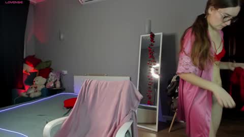Hello guys I am Vikky Krauss not Vicky online show from 3, 12, 2024