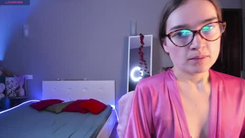 Hello guys I am Vikky Krauss not Vicky online show from 6, 12, 2024