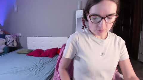 Hello guys I am Vikky Krauss not Vicky online show from 10, 12, 2024