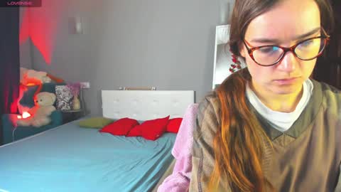 Hello guys I am Vikky Krauss not Vicky online show from 12, 12, 2024