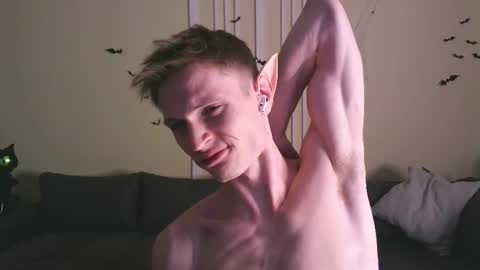 Snapshot of viksons chatting on 24, 10, 2025 Max online show from 24, 10, 2025