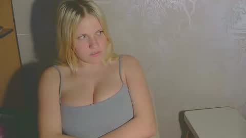 Snapshot of viktoria20502 chatting on 15, 12, 2025 viktoria20502 online show from 15, 12, 2025