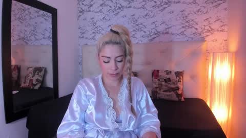 Snapshot of viktoria_davis_ chatting on 14, 1, 2025 Viktoria online show from 14, 1, 2025