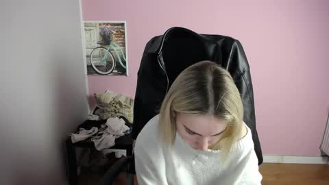 Snapshot of viktoria_lovely chatting on 22, 4, 2026 viktoria_lovely online show from 22, 4, 2026
