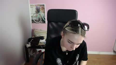Snapshot of viktoria_lovely chatting on 5, 5, 2026 viktoria_lovely online show from 5, 5, 2026