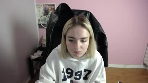 Snapshot of viktoria_lovely chatting on 8, 5, 2026 viktoria_lovely online show from 8, 5, 2026