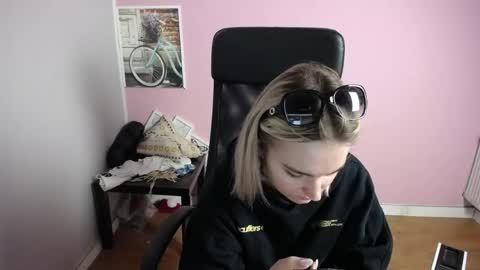 Snapshot of viktoria_lovely chatting on 22, 5, 2026 viktoria_lovely online show from 22, 5, 2026