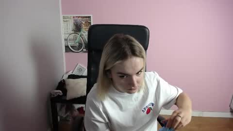 viktoria_lovely online show from 13, 7, 2026