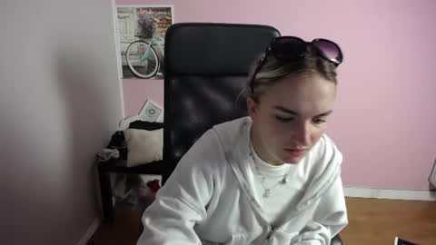 viktoria_lovely online show from 21, 7, 2026