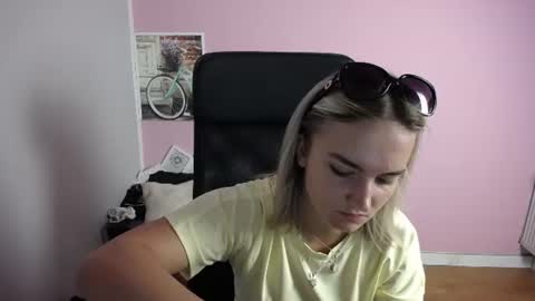 viktoria_lovely online show from 22, 7, 2026