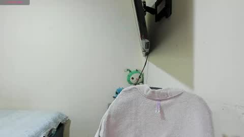 Snapshot of vinaly_y chatting on 30, 4, 2026 Vinaly online show from 30, 4, 2026