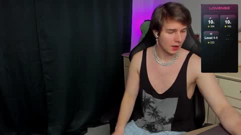 Snapshot of vincent__strong chatting on 18, 10, 2025 Vincent Strong online show from 18, 10, 2025