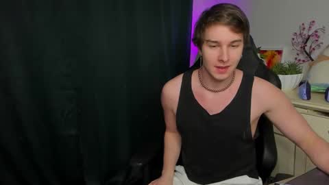 Snapshot of vincent__strong chatting on 31, 10, 2025 Vincent Strong online show from 31, 10, 2025