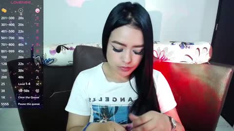 Snapshot of vio_let_ chatting on 11, 3, 2025 Daniela online show from 11, 3, 2025