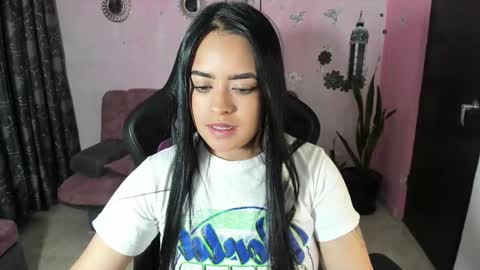Snapshot of vio_let_ chatting on 18, 9, 2025 Daniela online show from 18, 9, 2025
