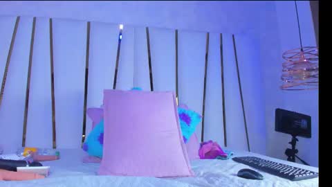 Snapshot of violeet_gray chatting on 5, 10, 2025 violeet_gray online show from 5, 10, 2025