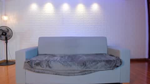 Violett  Everyday From 0530 to 1430 Col Time online show from 4, 1, 2025