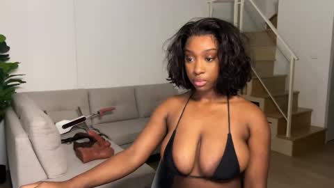 Snapshot of violet6xft chatting on 14, 9, 2025 Fantasy Black Girl online show from 14, 9, 2025