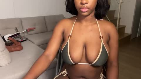 Snapshot of violet6xft chatting on 16, 9, 2025 Fantasy Black Girl online show from 16, 9, 2025