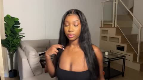Snapshot of violet6xft chatting on 3, 10, 2025 Fantasy Black Girl online show from 3, 10, 2025