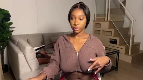 Snapshot of violet6xft chatting on 4, 10, 2025 Fantasy Black Girl online show from 4, 10, 2025